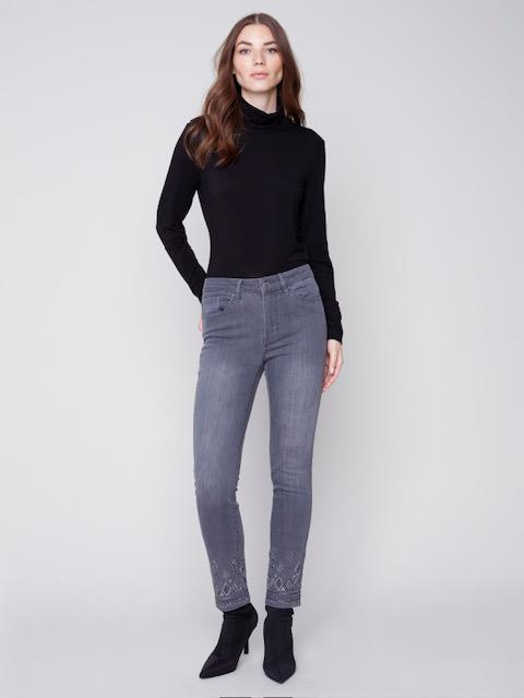 Embroidered Bottom Slim Jeans