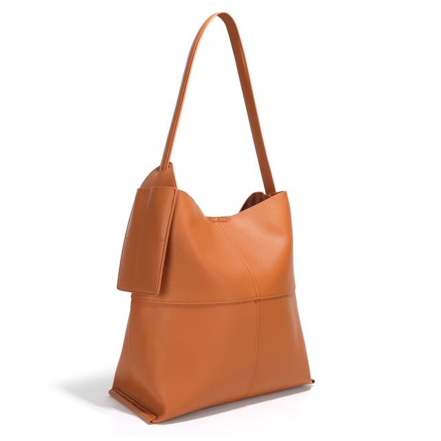 The Avery Tote